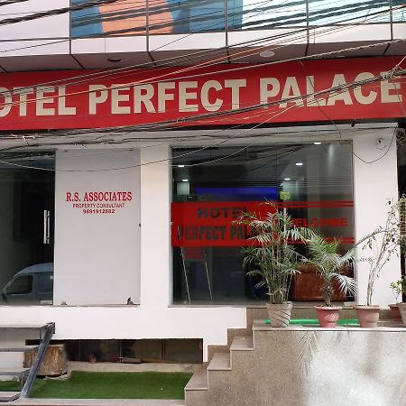 Hotel Perfect Palace Yeni Delhi Dış mekan fotoğraf