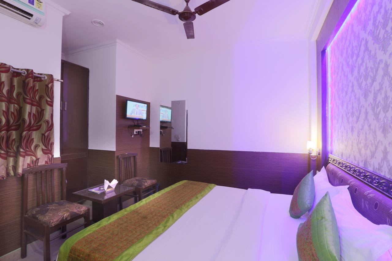 Hotel Perfect Palace Yeni Delhi Dış mekan fotoğraf