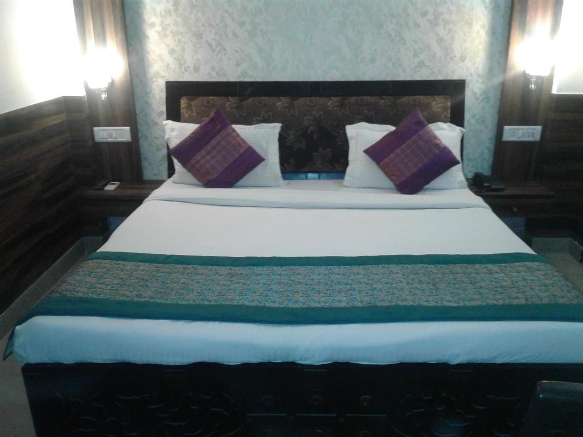 Hotel Perfect Palace Yeni Delhi Dış mekan fotoğraf