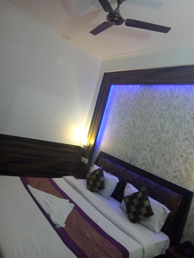 Hotel Perfect Palace Yeni Delhi Dış mekan fotoğraf