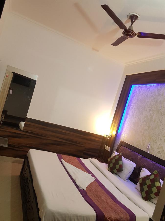 Hotel Perfect Palace Yeni Delhi Dış mekan fotoğraf