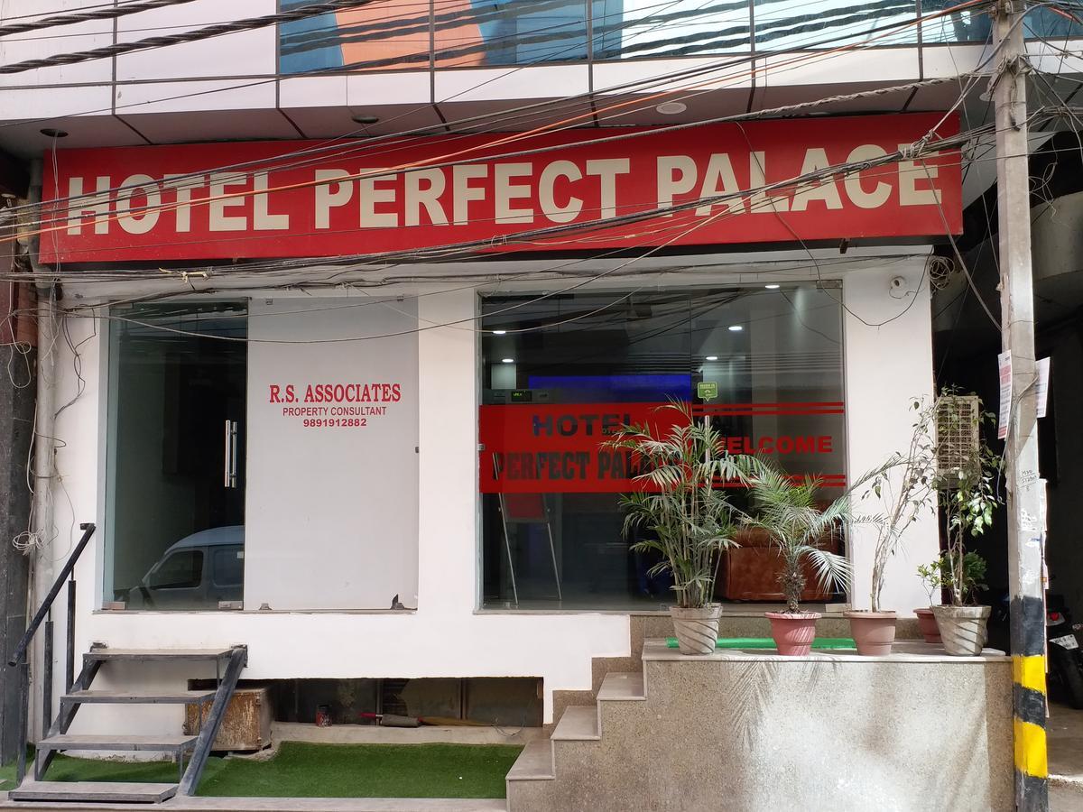 Hotel Perfect Palace Yeni Delhi Dış mekan fotoğraf