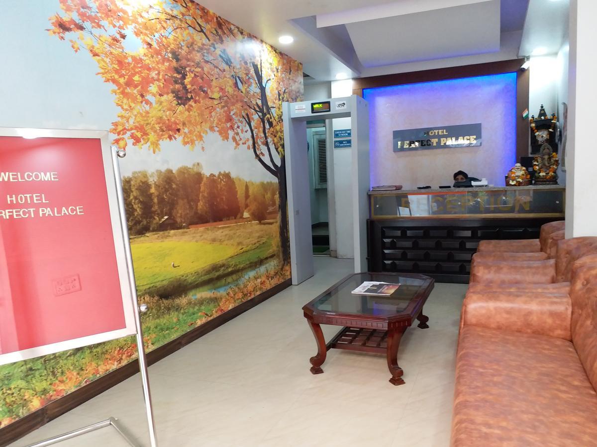 Hotel Perfect Palace Yeni Delhi Dış mekan fotoğraf