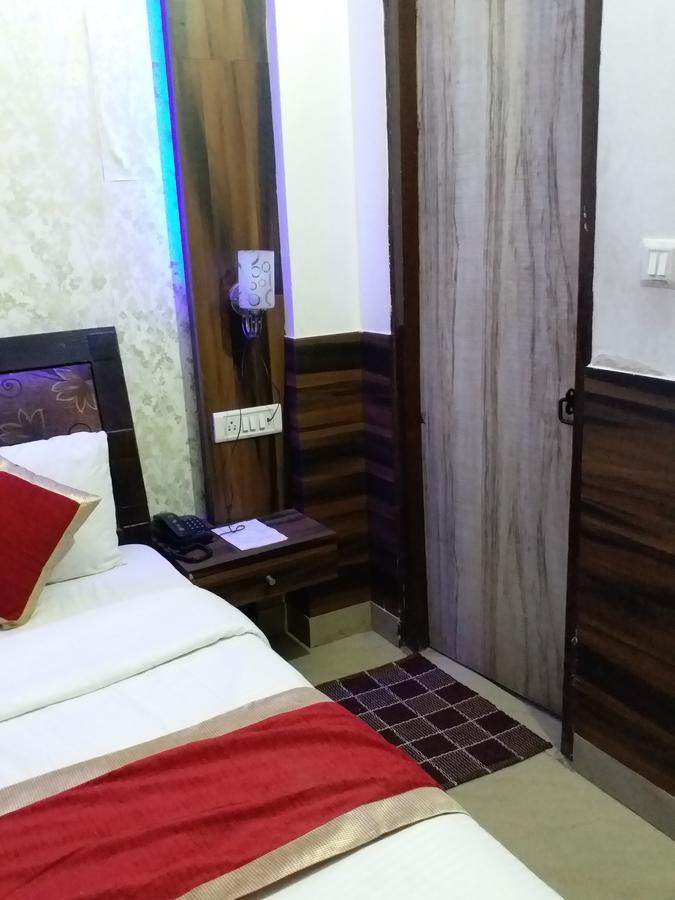 Hotel Perfect Palace Yeni Delhi Dış mekan fotoğraf